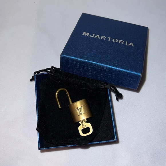 Authentic Louis Vuitton Lock & Key (Brass) #305 - Picture 4 of 6